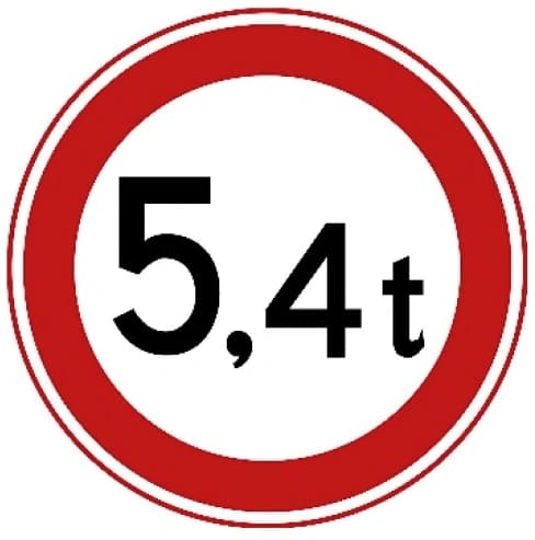 Closed to vehicles or combinations above the total mass shown