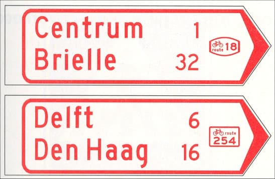 Direction sign for cyclists and moped riders