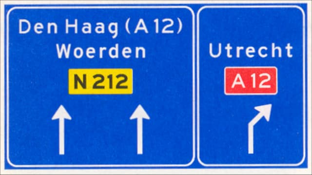Lane choice before a junction on a non-motorway