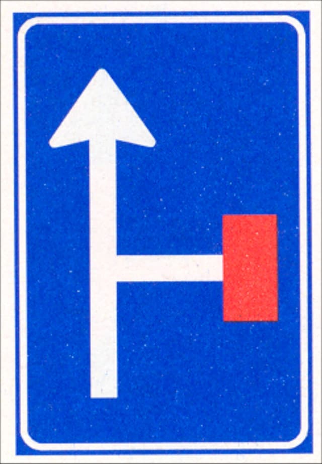 Advance warning of a no-through road